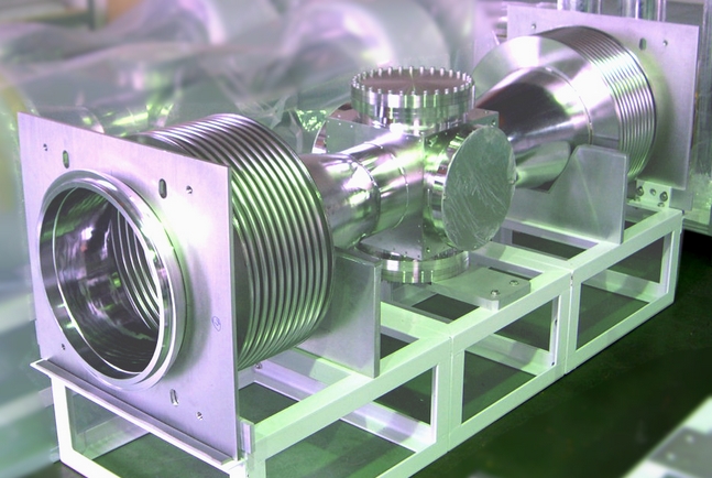 Multi vacuum port CF cross
